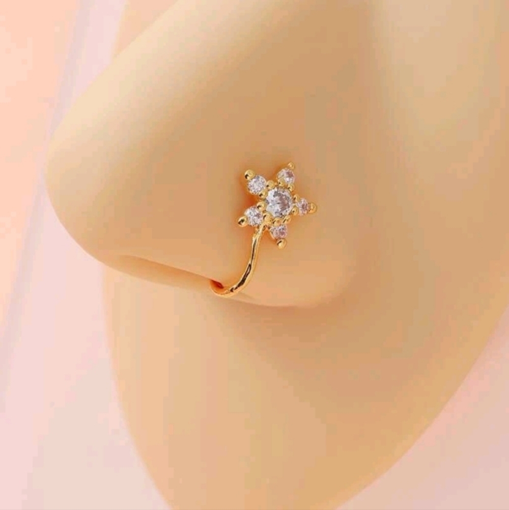 ✨3 FOR $28✨🆕️🌼✨️FLORAL RHINESTONE NOSE CUFF - GOLDTONE✨️🌼